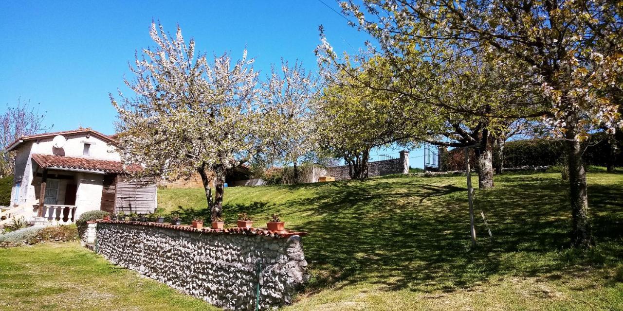 Nanteuil-Auriac-de-Bourzac La Tranquillite, Le Reposヴィラ エクステリア 写真